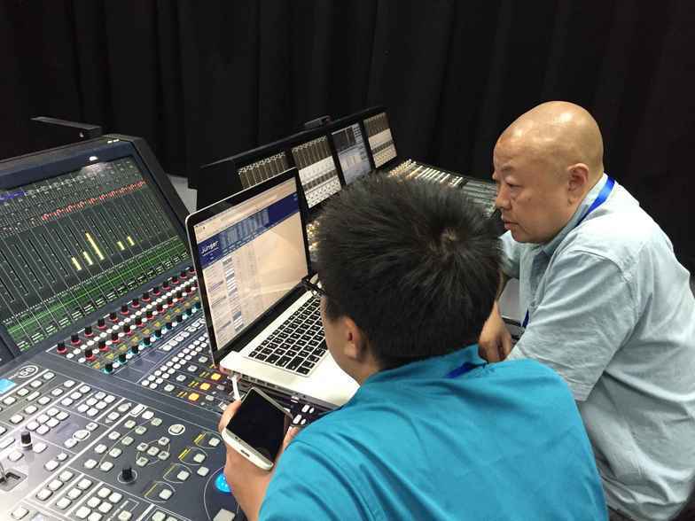 Jünger Voice Leveler and Voice Audio-Processor at The Voice Of China (Mr. Lou Wei with Sound Engineer)